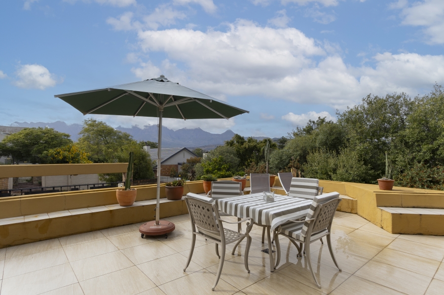 6 Bedroom Property for Sale in Roundhay Western Cape